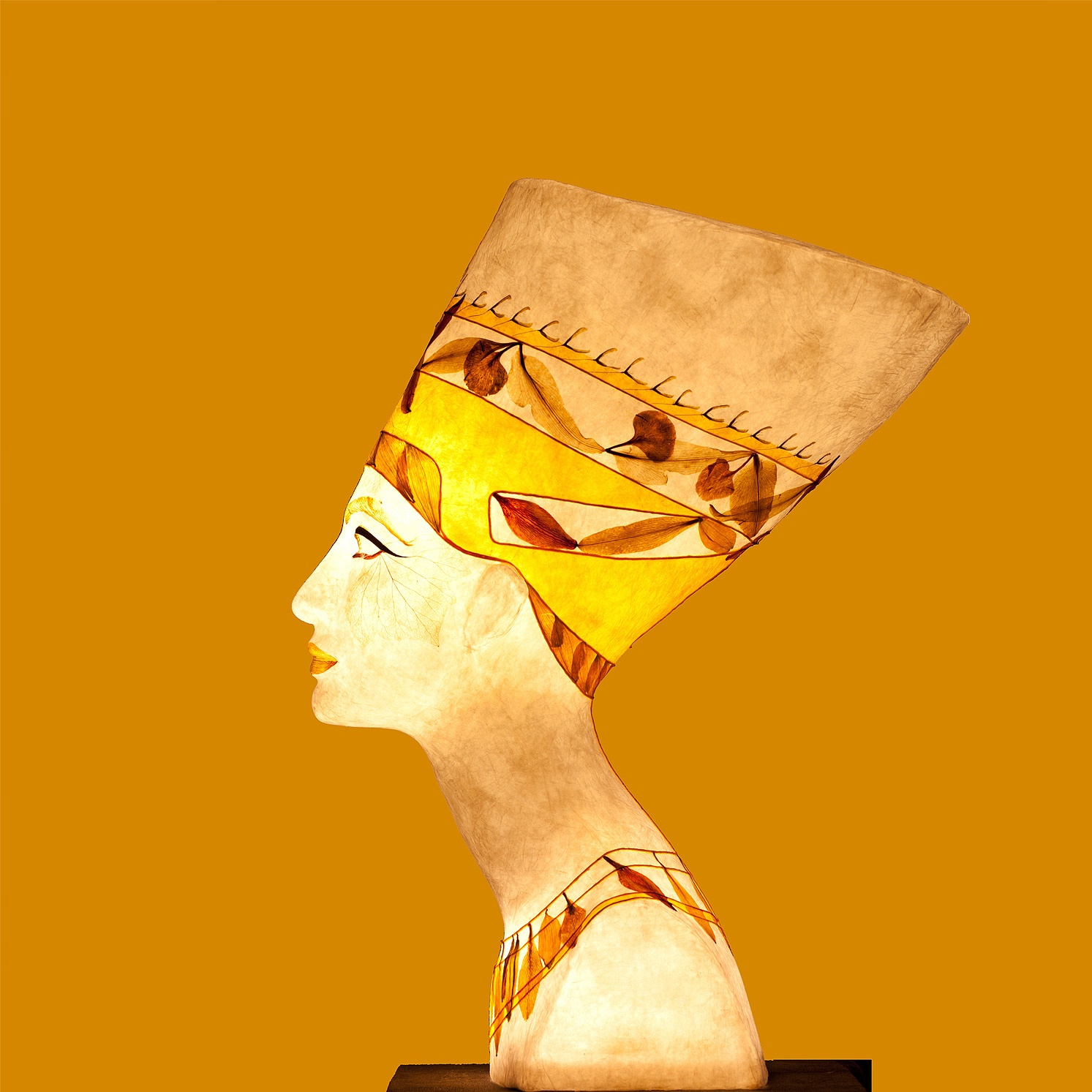 Nefertiti, light sculpture by Elena Wuest